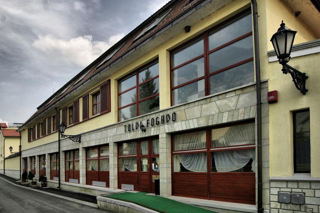 Toldi Fogadó Tokaj Exterior foto