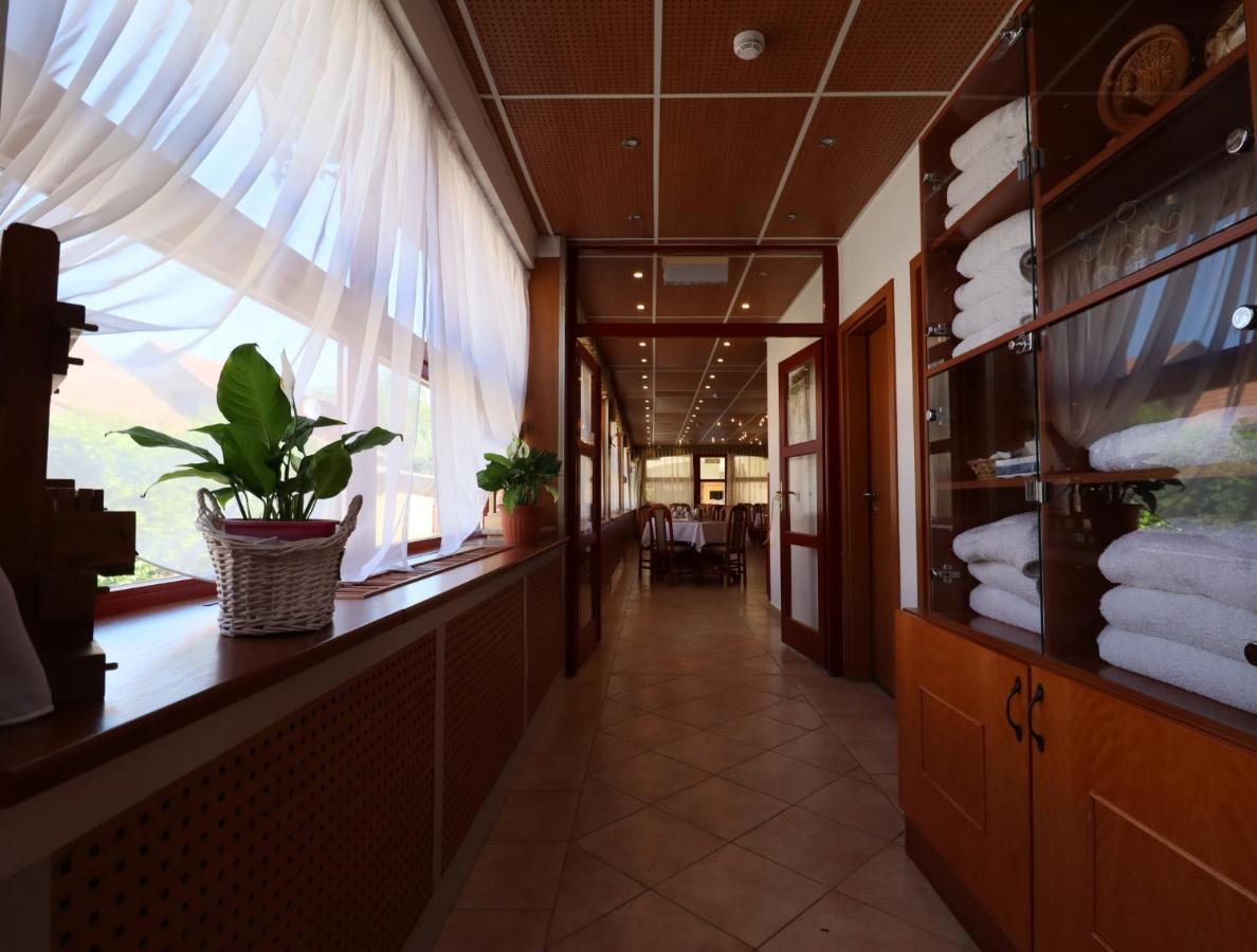 Toldi Fogadó Tokaj Exterior foto